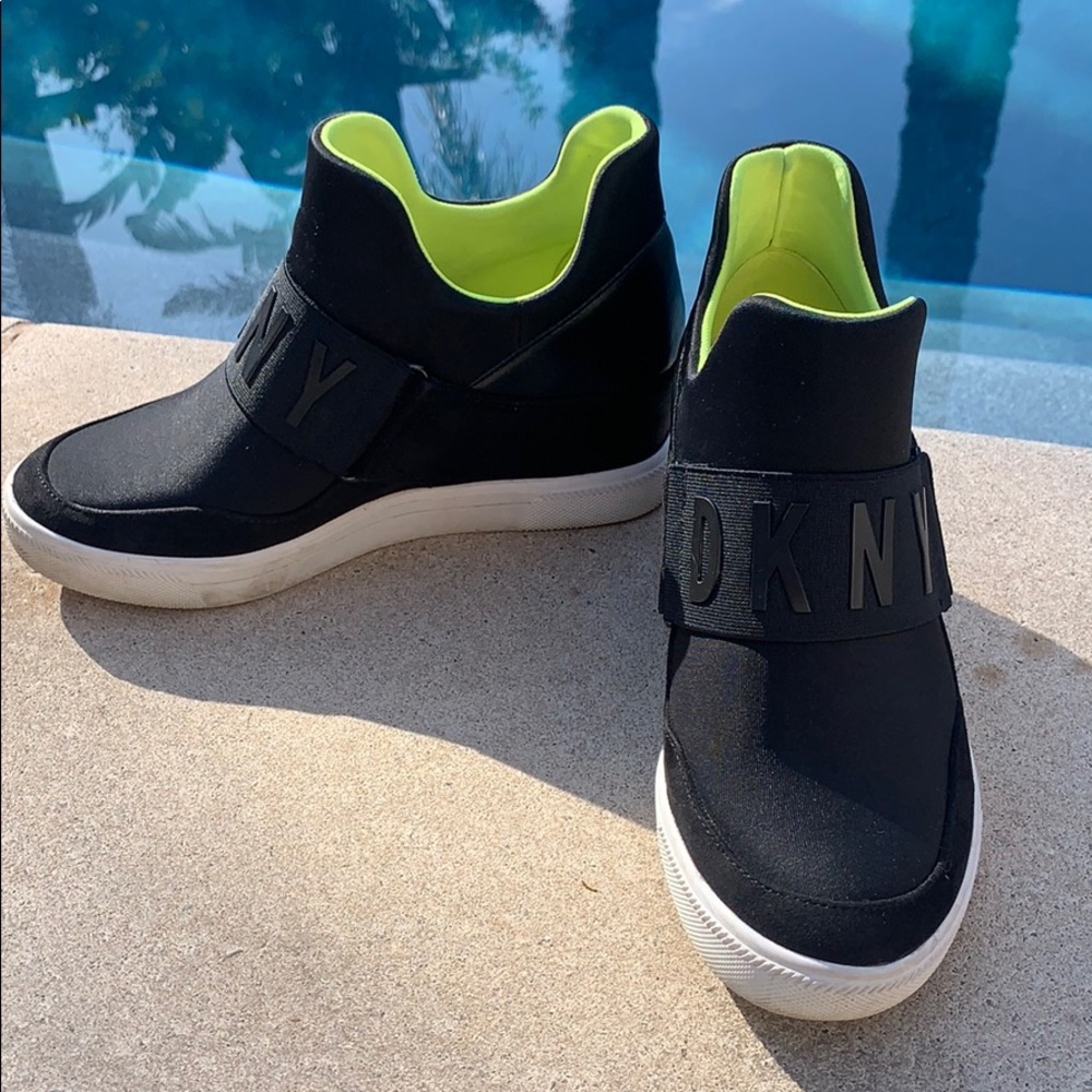 DKNY women’s wedge black sneakers